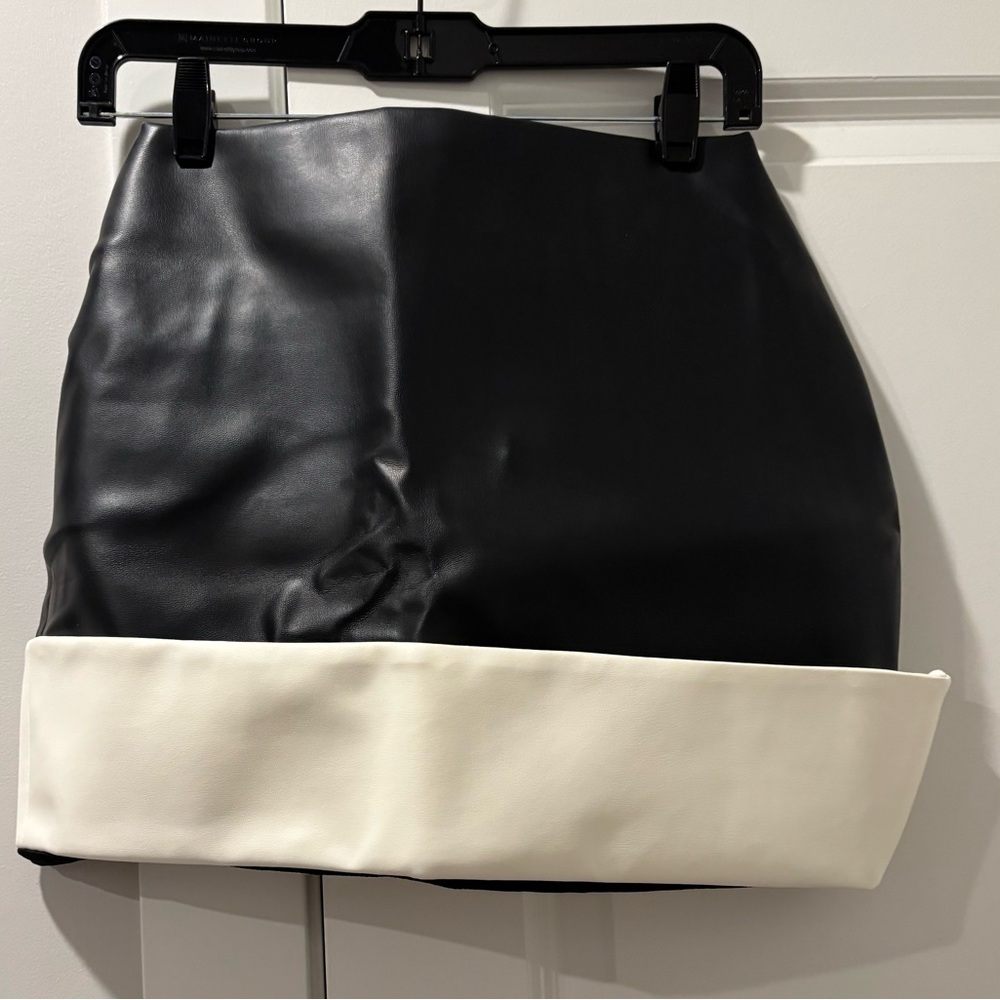 Women’s Faux leather mini skirt